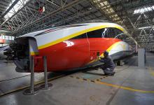 走進(jìn)中車唐山時(shí)速400公里跨國互聯(lián)互通高速動(dòng)車組