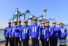 青島港“連鋼創(chuàng)新團隊”建中國人自己的自動化碼頭