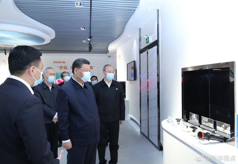 24日下午，正在福建省福州市考察調研的習近平總書記，先后來到郊野福道、三坊七巷歷史文化街區(qū)、福建福光股份有限公司，了解城市規(guī)劃建設、歷史文化街區(qū)保護、企業(yè)創(chuàng)新發(fā)展等情況。