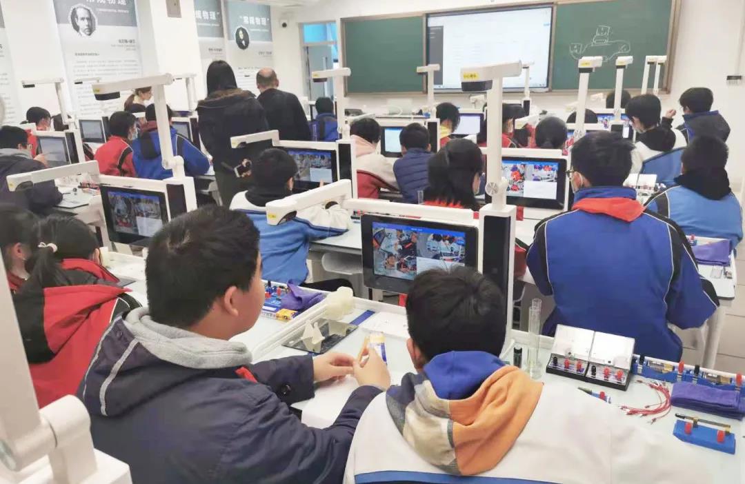 上海電氣自動化設(shè)計(jì)研究所相繼中標(biāo)崇明、楊浦、閔行、浦東等區(qū)共計(jì)150余所中學(xué)理化實(shí)驗(yàn)平臺建設(shè)項(xiàng)目