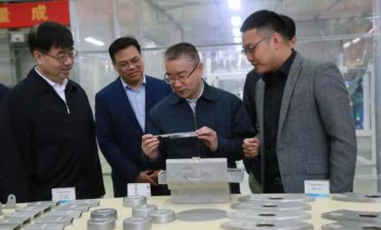 工業(yè)和信息化部黨組成員、總工程師田玉龍近日帶隊(duì)赴杭州調(diào)研浙江省大飛機(jī)和“兩機(jī)”產(chǎn)業(yè)鏈供應(yīng)鏈建設(shè)情況，研究推進(jìn)加快央地合作，吸引多元主體參與產(chǎn)業(yè)鏈供應(yīng)鏈建設(shè)的工作舉措。
