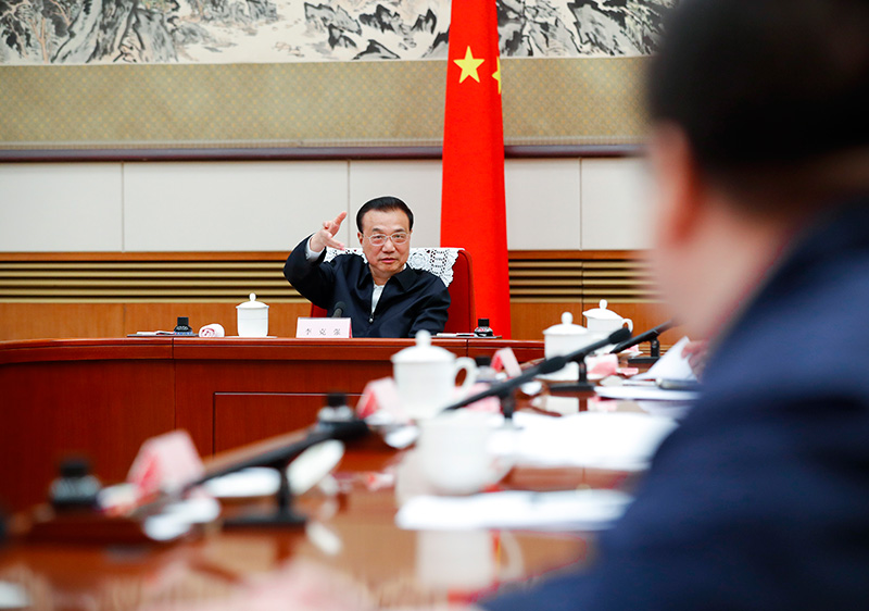 李克強(qiáng)主持召開(kāi)政府特殊津貼制度高層次高技能人才座談會(huì)。