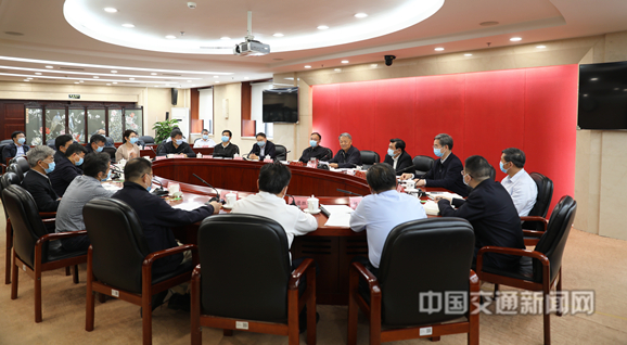 5月14日，交通運輸部黨組理論學習中心組舉行2021年第五次集體學習（擴大），主題是深入學習習近平《論中國共產(chǎn)黨歷史》、《毛澤東鄧小平江澤民胡錦濤關于中國共產(chǎn)黨歷史論述摘編》，進一步學好黨的歷史，堅定理想信念，砥礪初心使命，凝聚奮進力量，開創(chuàng)交通強國建設新征程。部黨組書記楊傳堂主持學習。部黨組副書記李小鵬提交了書面發(fā)言材料。部黨組副書記馮正霖，黨組成員馬軍勝、劉振芳作交流發(fā)言，黨組成員戴東昌參加學習。
