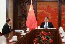 李克強(qiáng)會(huì)見來京述職的賀一誠(chéng) 韓正出席
