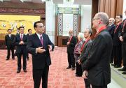 李克強(qiáng)：外國專家是友誼的使者|李克強(qiáng)會(huì)見2022年度中國政府友誼獎(jiǎng)獲獎(jiǎng)外國專家 韓正參加會(huì)見