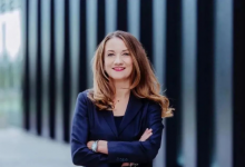 施耐德電氣工業(yè)自動化業(yè)務(wù)負(fù)責(zé)人Barbara Frei:“未來工業(yè)”的藍(lán)圖|5G柔性自動化生產(chǎn)線、人工智能機器視覺檢測、數(shù)字孿生技術(shù)等