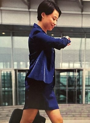（圖：Vivian在2001年5月跨界充當(dāng)“IBM 銀行e時代”平面廣告模特。照片由Vivian提供并授權(quán)發(fā)布。）