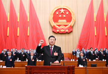 新當(dāng)選的國(guó)家主席 中央軍委主席習(xí)近平進(jìn)行憲法宣誓