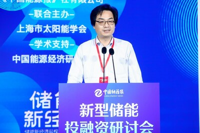 圖3：上海交通大學(xué)太陽(yáng)能研究所所長(zhǎng)、上海太陽(yáng)能學(xué)會(huì)名譽(yù)理事長(zhǎng)沈文忠