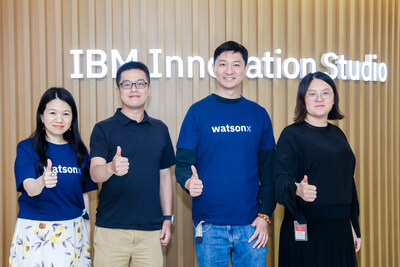 從左至右：IBM大中華區(qū)伙伴生態(tài)業(yè)務(wù)總經(jīng)理譚穎瑜、菜鳥(niǎo)科技首席科學(xué)家、菜鳥(niǎo)物流科技部算法總監(jiān)王子豪、IBM大中華科技事業(yè)部數(shù)據(jù)、人工智能、自動(dòng)化業(yè)務(wù)中國(guó)華南與華東大區(qū)總經(jīng)理許偉杰、悠樺林信息科技（上海）有限公司（以下簡(jiǎn)稱“悠樺林”）董事長(zhǎng)創(chuàng)始人、創(chuàng)始人肖芳芳
