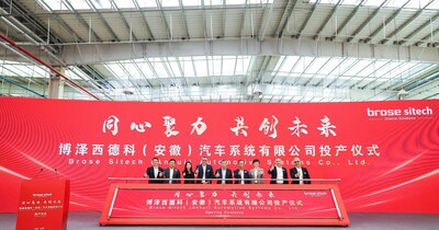 嘉賓從右至左依次為: Ray Mirzaei, 博澤亞洲首席運(yùn)營官；Michael Brandstetter, 博澤西德科全球首席運(yùn)營官；項(xiàng)潔, 博澤中國區(qū)總裁；莫林根, 江蘇永鼎投資有限公司董事長；秦遠(yuǎn)望, 合肥經(jīng)濟(jì)開發(fā)區(qū)黨工委書記、管委會(huì)主任 ；Thomas Spangler, 博澤西德科全球首席執(zhí)行官；張露, 合肥經(jīng)濟(jì)開發(fā)區(qū)管委會(huì)副主任；孫長生, 大眾汽車（安徽）有限公司副總裁；王為, 博澤西德科中國區(qū)執(zhí)行副總裁及總經(jīng)理