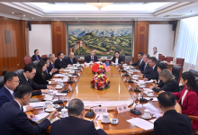 鄭柵潔主任與美國加利福尼亞州州長紐森會談并共同簽署關(guān)于低碳發(fā)展和綠色轉(zhuǎn)型合作的諒解備忘錄