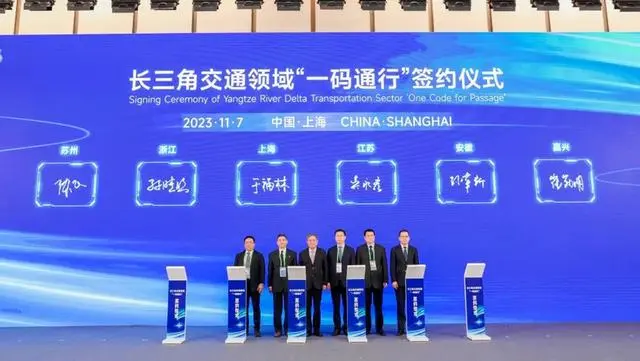 上海：在中心城區(qū)的特定時段、路段試點運(yùn)營自動駕駛公交