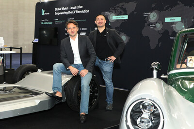 Olympian Motors創(chuàng)始人、CEO Eren Alan Canarslan (左) 和悠跑科技創(chuàng)始人、CEO李鵬