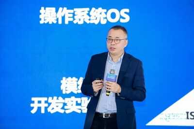 軟通動力董事、鴻湖萬聯(lián)董事長黃穎作主題演講