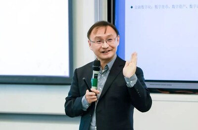 SAIF副院長(zhǎng)、會(huì)計(jì)學(xué)教授、中國(guó)金融研究院副院長(zhǎng)、上海高金金融研究院聯(lián)席院長(zhǎng)李峰教授