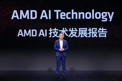 AMD高級副總裁，GPU技術與工程研發(fā)王啟尚在做AMD AI技術發(fā)展報告的主題演講
