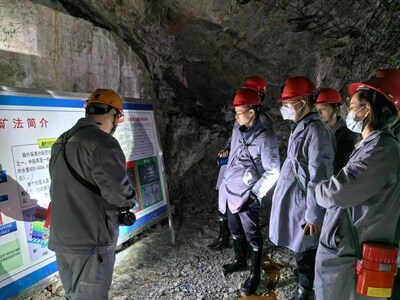 鴻湖萬聯礦鴻服務團隊深入礦山行業(yè)作業(yè)場景