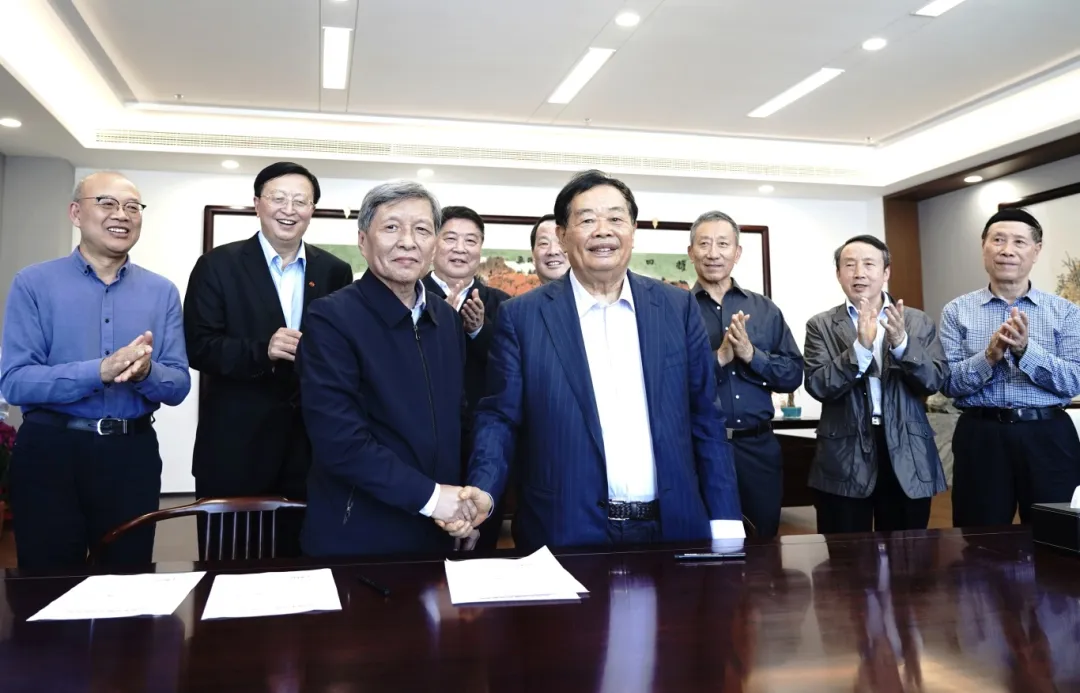 福耀科技大學(xué)（暫名）第一屆理事會(huì)第二次會(huì)議順利召開(kāi)