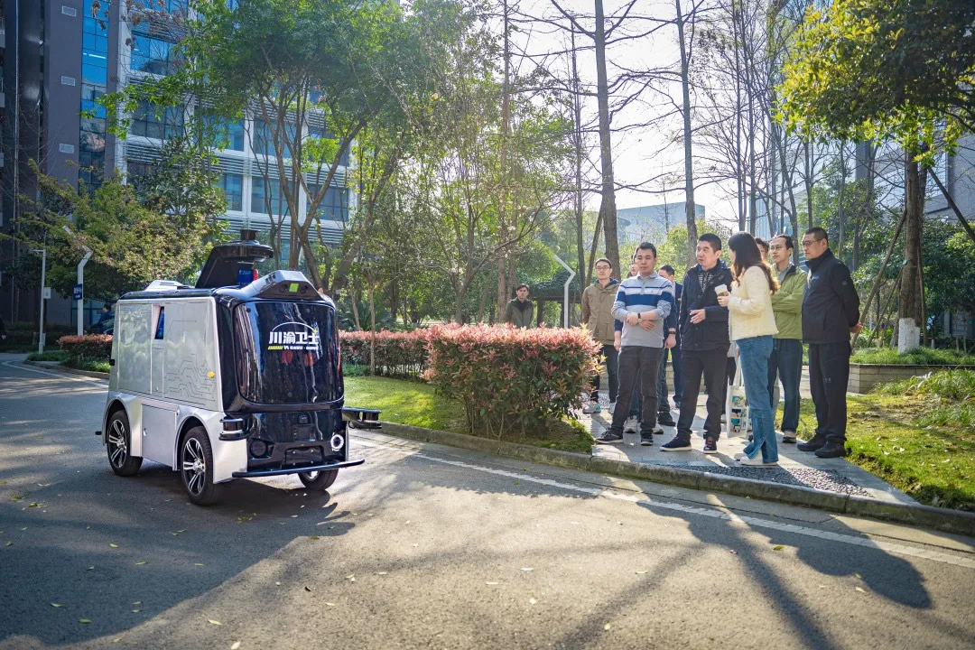毫末攜手成都武侯區(qū)打造智慧園區(qū)，安防、清潔機器人全面上新