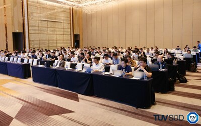 TüV南德光儲新標(biāo)準(zhǔn)法規(guī)技術(shù)研討會現(xiàn)場