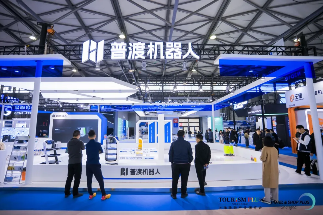 呈現(xiàn)前沿智慧清潔技術(shù)，普渡機(jī)器人在2024上海CCE博覽會(huì)上精彩亮相