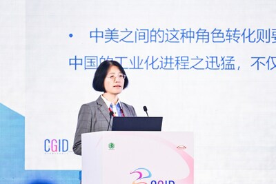 北京大學(xué)國(guó)家發(fā)展研究院經(jīng)濟(jì)學(xué)教授、北京大學(xué)中國(guó)健康發(fā)展研究中心主任李玲教授