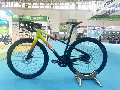 大行700C碳纖維公路車