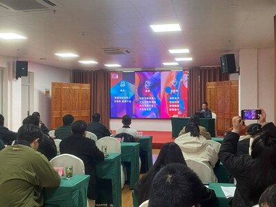 立邦中國產(chǎn)業(yè)人才發(fā)展中心資深技術(shù)講師余廣州在第四十七屆世界技能大賽人才培養(yǎng)模式探索與實(shí)踐高峰論壇上進(jìn)行主題分享