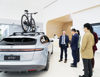 TüV萊茵參觀蔚來展廳