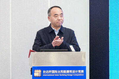 天津大學(xué)黨委常委、常務(wù)副校長胡文平致歡迎辭，表示本次競賽不僅是學(xué)術(shù)盛宴，更是一次思想交流的盛會，期待通過競賽拓展合作與交流空間，為人才培養(yǎng)注入新的活力。