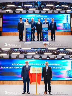 AICPA&CIMA國際注冊(cè)專業(yè)會(huì)計(jì)師公會(huì)與深圳市前海深港現(xiàn)代服務(wù)業(yè)合作區(qū)管理局簽訂戰(zhàn)略合作框架協(xié)議并為國際數(shù)字財(cái)金人才合作中心落成舉行揭牌儀式