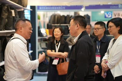廣州市商務(wù)局一行走訪環(huán)球資源香港展現(xiàn)場優(yōu)秀參展企業(yè)