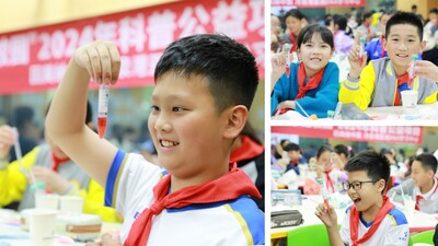 學生們親身體驗草莓DNA提取實驗