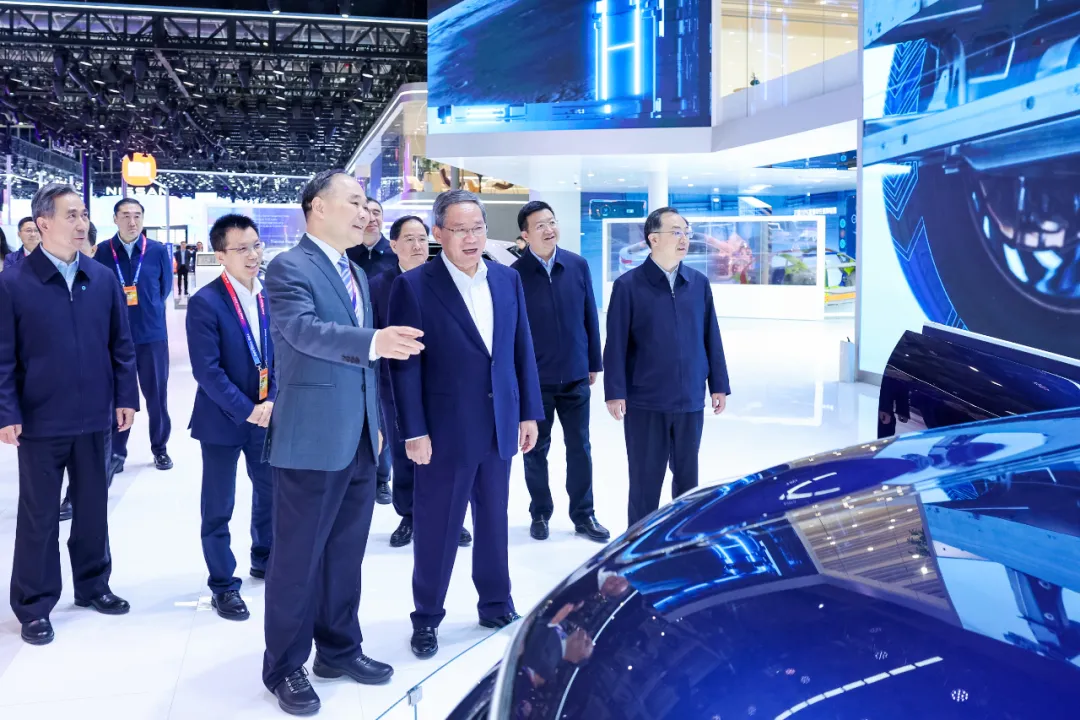 李強在2024北京國際汽車展覽會調研時強調 大力發(fā)展智能網(wǎng)聯(lián)新能源汽車 促進汽車產(chǎn)業(yè)高端化智能化綠色化升級