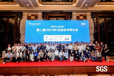 研討會(huì)參與人員合影留念