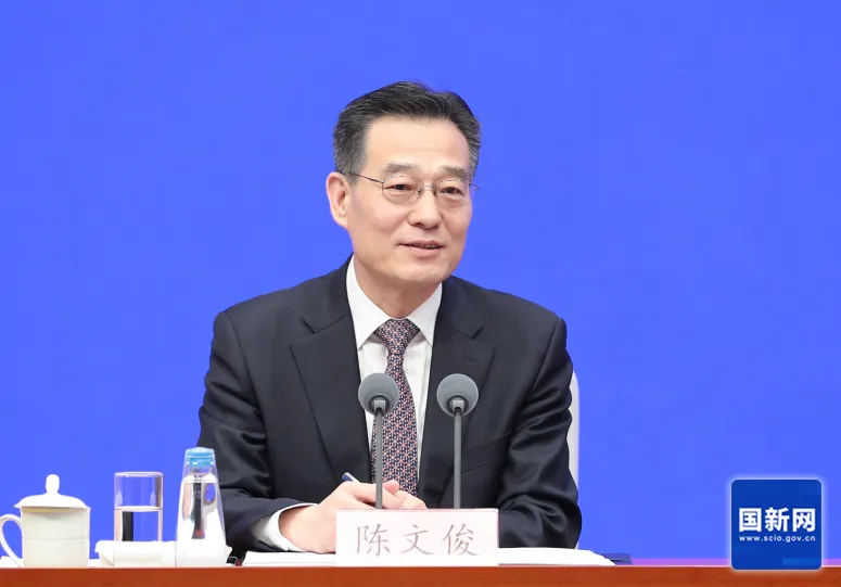  李樂成在國務(wù)院新聞辦發(fā)布會(huì)上作主題發(fā)布并回答記者提問 以更大擔(dān)當(dāng)和作為譜寫遼寧全面振興新篇章