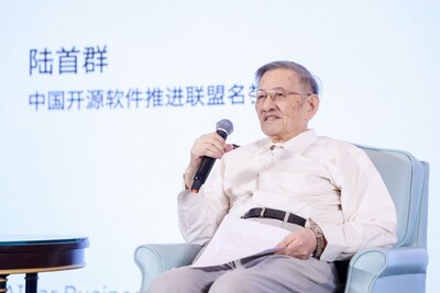 中國(guó)開源軟件推進(jìn)聯(lián)盟名譽(yù)主席、原國(guó)務(wù)院信息化聯(lián)席會(huì)議辦公室常務(wù)副主任陸首群