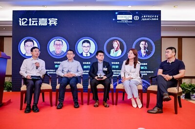 圓桌嘉賓（左起）：于兵、唐偉、胡月、黨贊、解飛