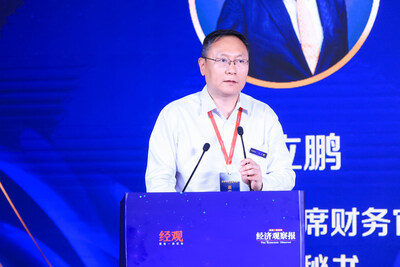 微眾銀行首席財務(wù)官、董事會秘書王立鵬發(fā)表演講