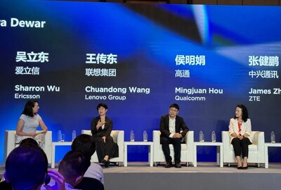 愛立信東北亞區(qū)副總裁吳立東（左二）在“5G商業(yè)：下一輪增長(zhǎng)浪潮在哪里？”圓桌論壇分享了愛立信如何為運(yùn)營(yíng)商創(chuàng)造價(jià)值