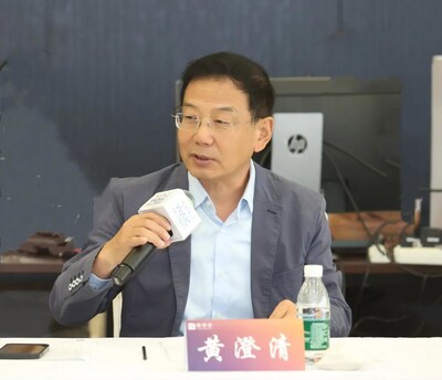 信百會(huì)成員，中國(guó)互聯(lián)網(wǎng)協(xié)會(huì)副理事長(zhǎng)黃澄清主持本次會(huì)議。