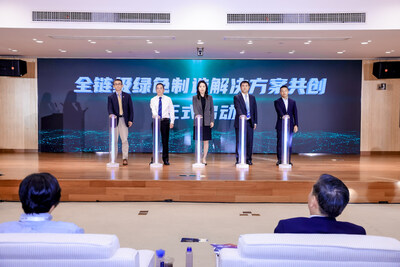 TüV萊茵大中華區(qū)客制化服務副總裁方為民（左二）出席