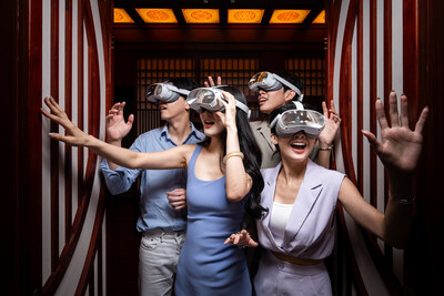 VR體驗(yàn)區(qū)使用了全球領(lǐng)先的VR全感技術(shù)、高度擬真的三維建模技術(shù)，以及最新的生成式人工智能技術(shù)（AIGC），構(gòu)建出生動(dòng)逼真的唯美仙界、冰寒雪域、神秘宮殿等奇幻場(chǎng)景，全面調(diào)動(dòng)玩家的五感六覺，讓玩家在實(shí)景空間充分代入劇情，在虛實(shí)結(jié)合中讓玩家的仙界之旅更顯驚險(xiǎn)刺激。