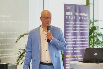 Richard Vencu，Stability AI 機(jī)器學(xué)習(xí)運(yùn)維主管、LAION 工程負(fù)責(zé)人 & 創(chuàng)始人