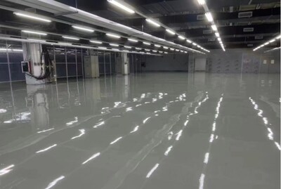 某燈塔工廠地面應用立邦秀珀無溶劑環(huán)氧防靜電自流平地坪，為空間帶來長期恒定的電阻保護