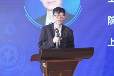上海交通大學(xué)電子信息與電氣工程學(xué)院院長、黨委副書記，上海市自動化學(xué)會理事長關(guān)新平