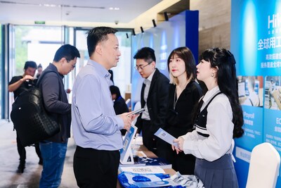 HiWork出海顧問向與會嘉賓介紹EOR名義雇主服務