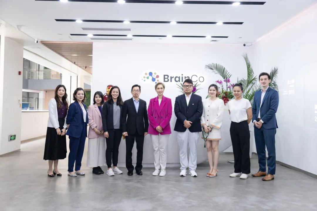 新加坡通訊及新聞部部長楊莉明一行蒞臨BrainCo強腦科技考察調(diào)研