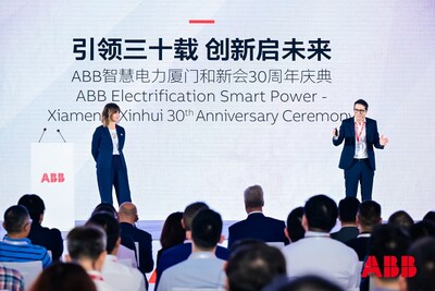 ABB電氣智慧電力全球總裁馬思、全球斷路器業(yè)務(wù)負(fù)責(zé)人Lara Cortinovis進(jìn)行主題演講